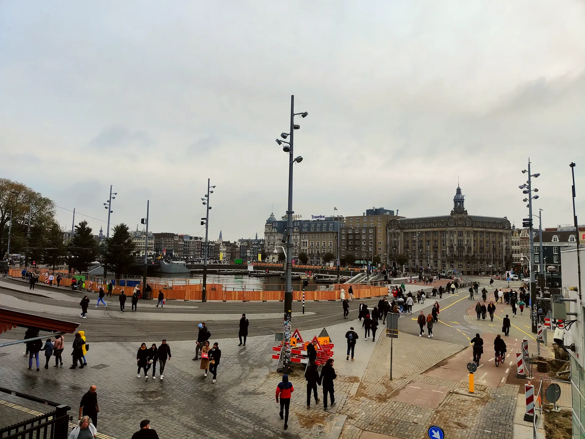 stationsplein, grey and busy