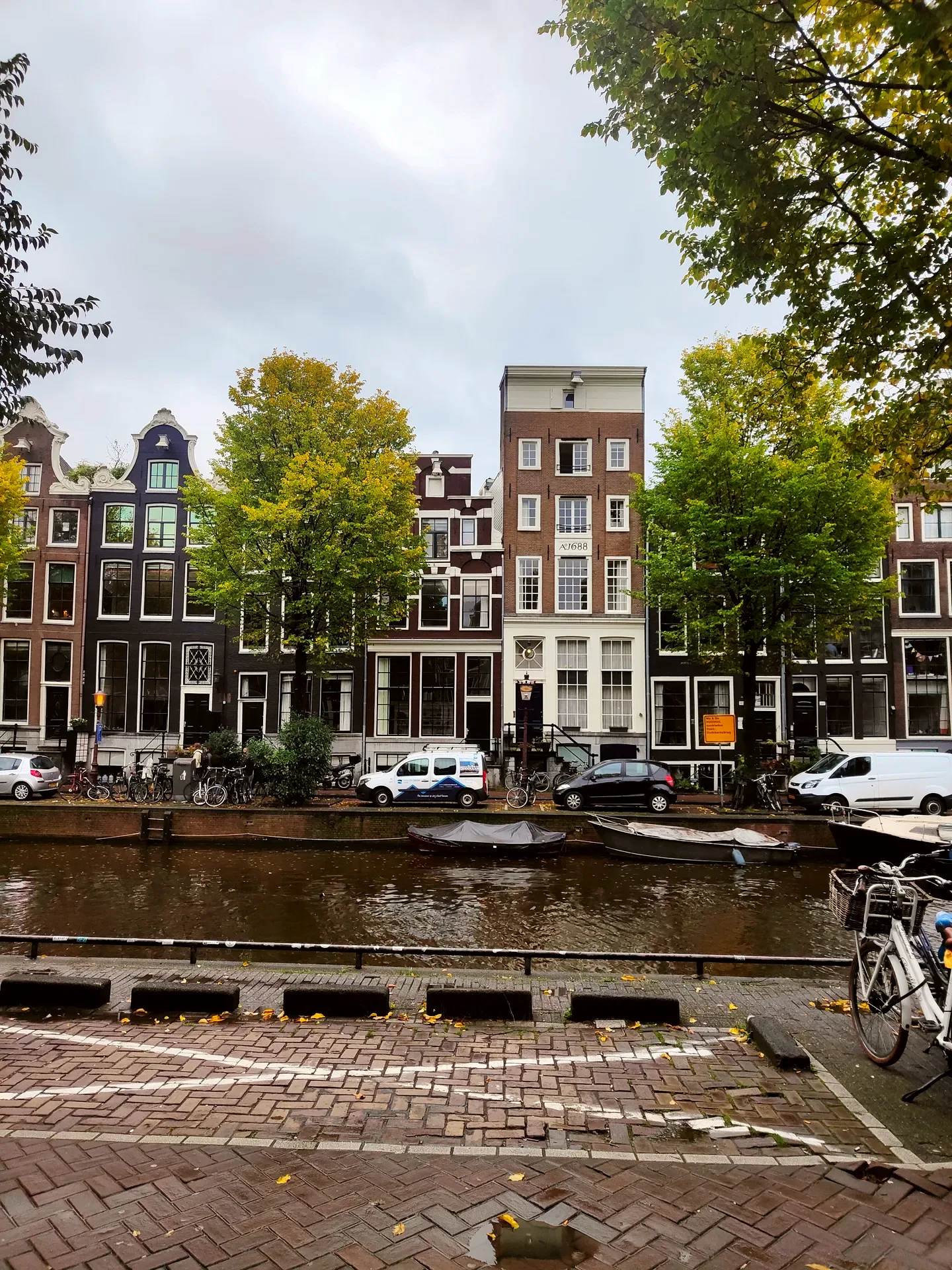 narrow gables on the oudezijds voorburgwal