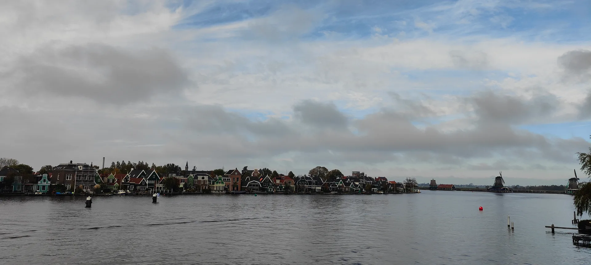 zaandijk, wide and grey