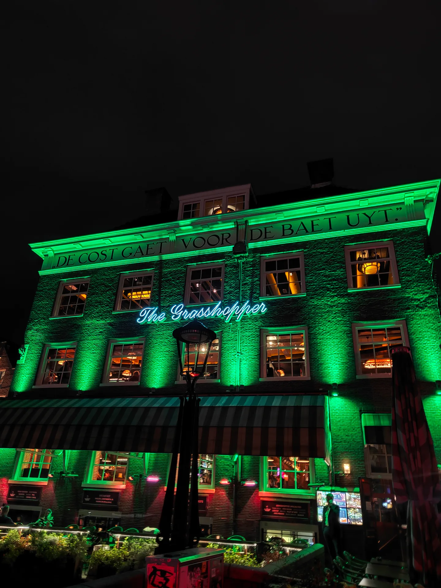 the grasshopper, de cost gaet voor de baet uyt