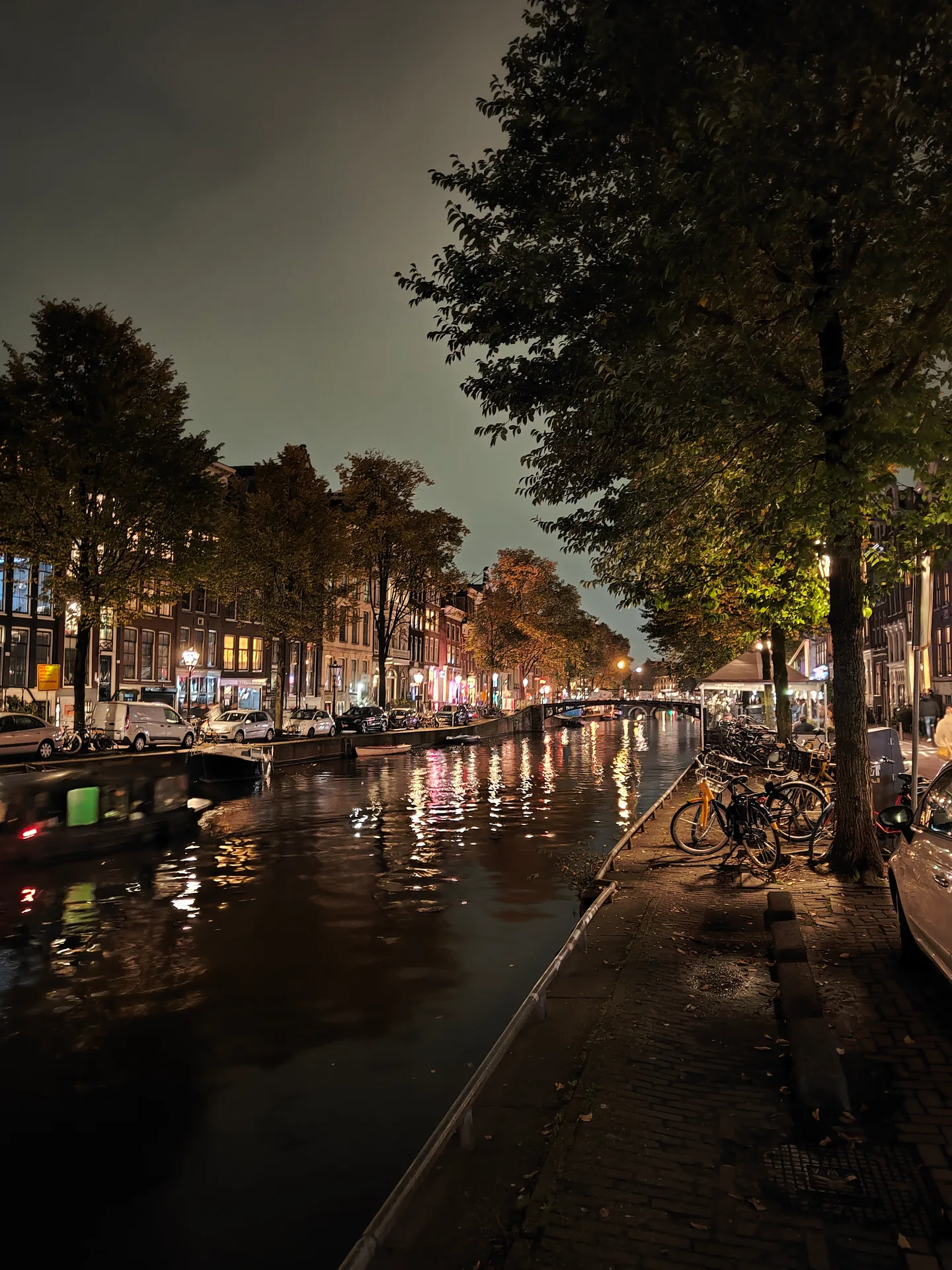 a quiet canal off the damrak