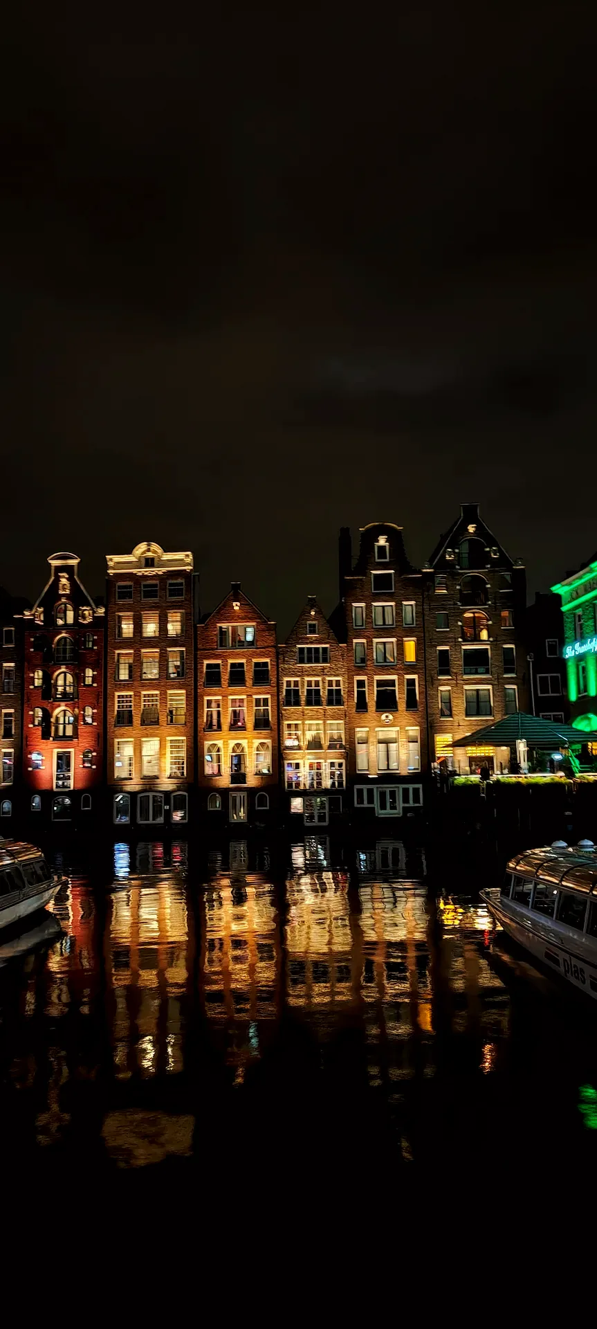 the damrak on the black water