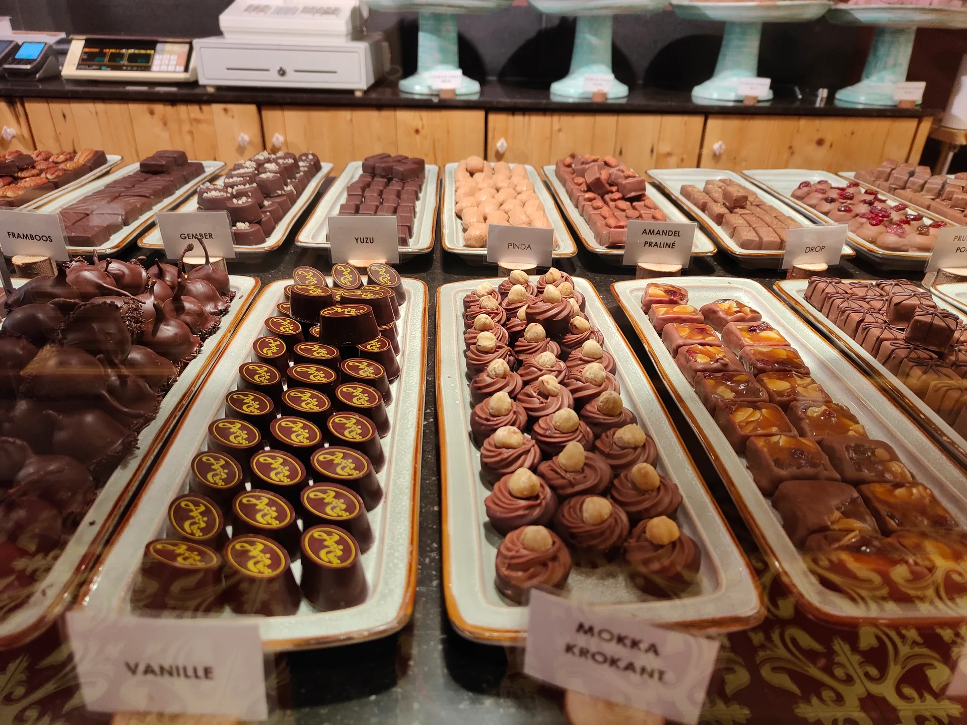the pralines at arti choc — vanille, mokka krokant