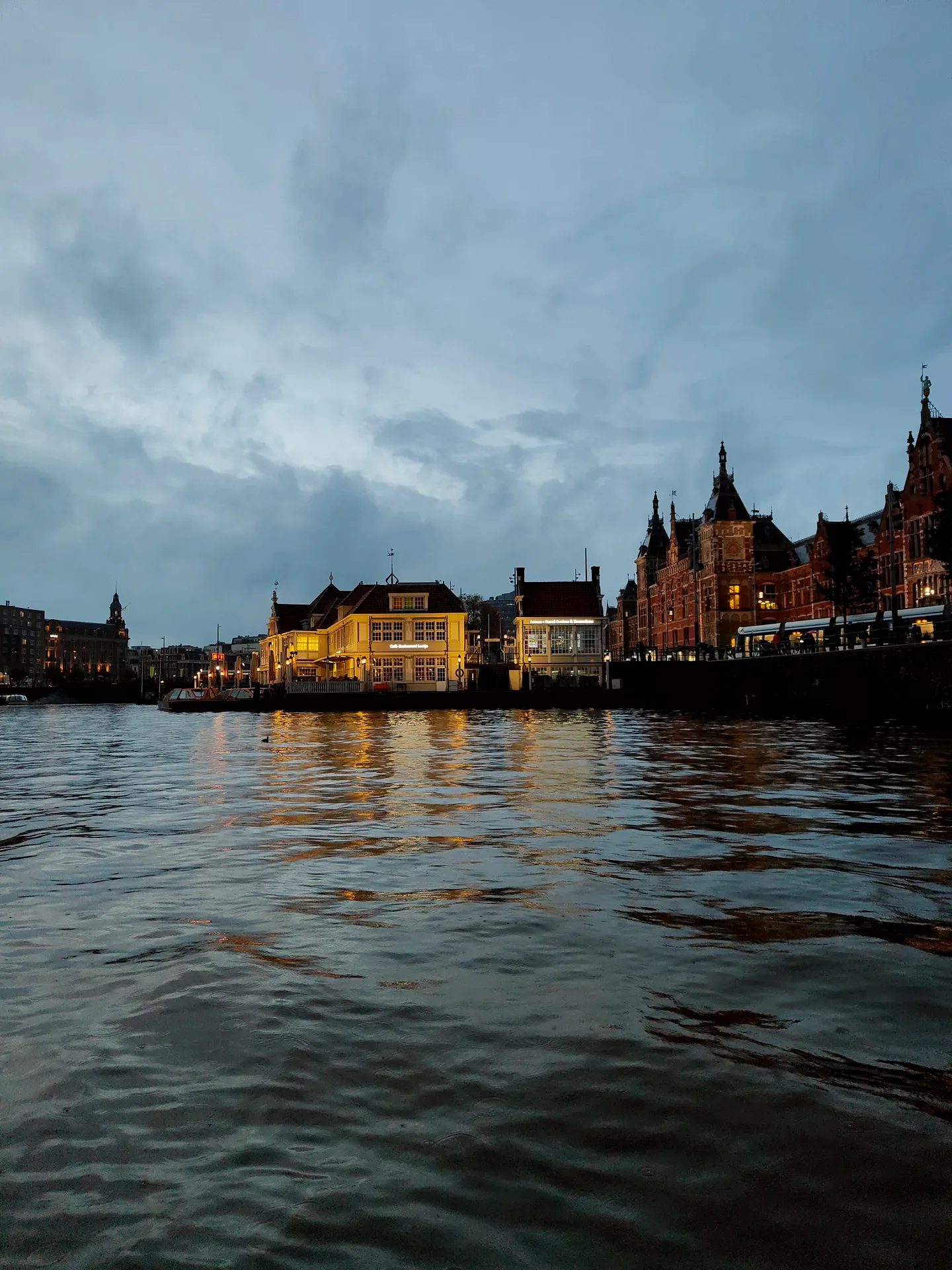 centraal across the open water
